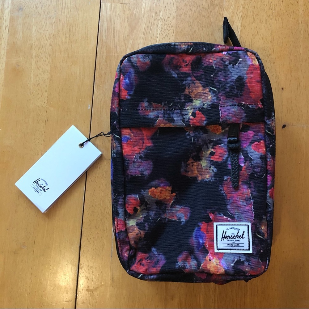 NWT Herschel Travel Kit – Chapter Connect in Watercolor Floral